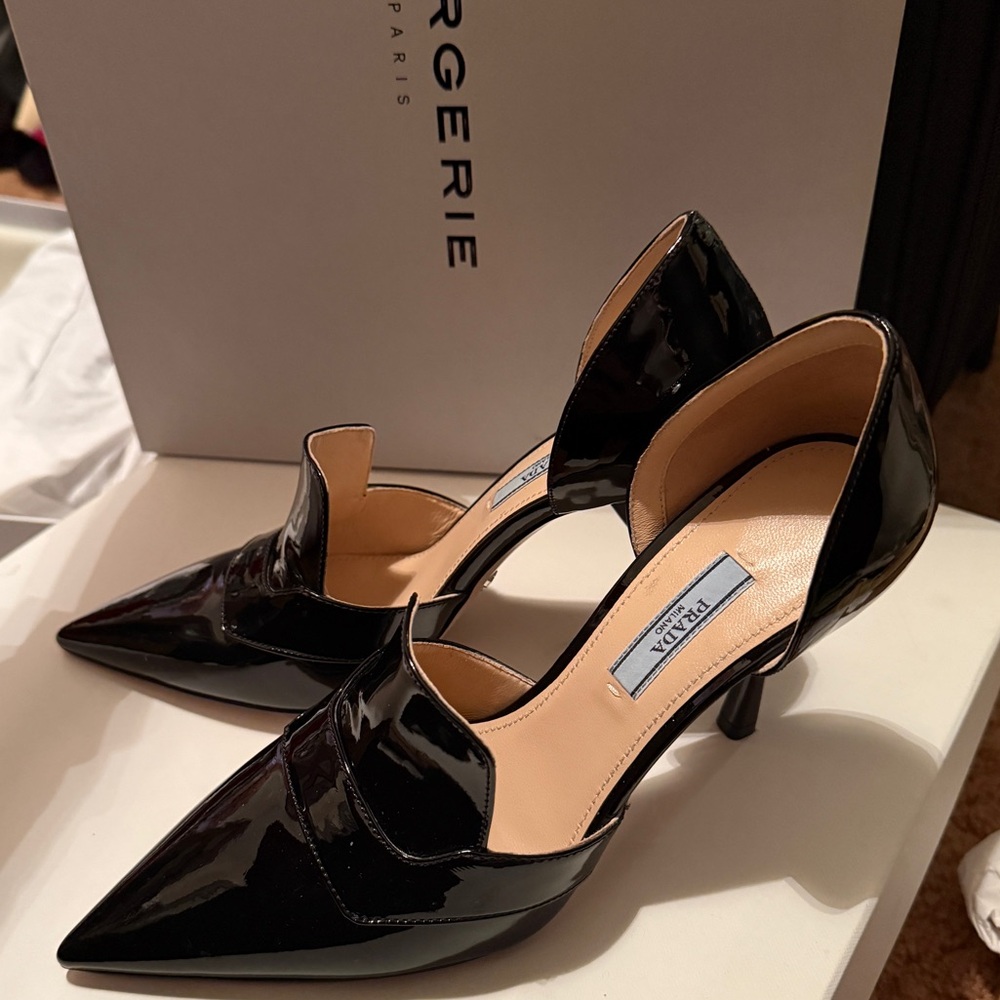 Prada Black Patent pumps - Picture 4 of 7